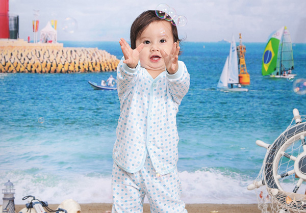 康貝坊藍(lán)色點(diǎn)狀內(nèi)衣套裝