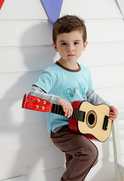 ���r��ͯ�b����ɫ