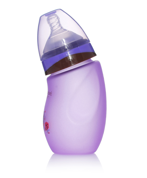 芭芘寶貝高硼硅包膠玻璃彎頭奶瓶紫色.jpg 芭芘寶貝高硼硅包膠玻璃彎頭奶瓶紫色.jpg