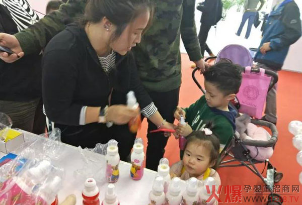 �ܳ��]������������ӵ�������ڇ��H��ͯ��Ʒչ