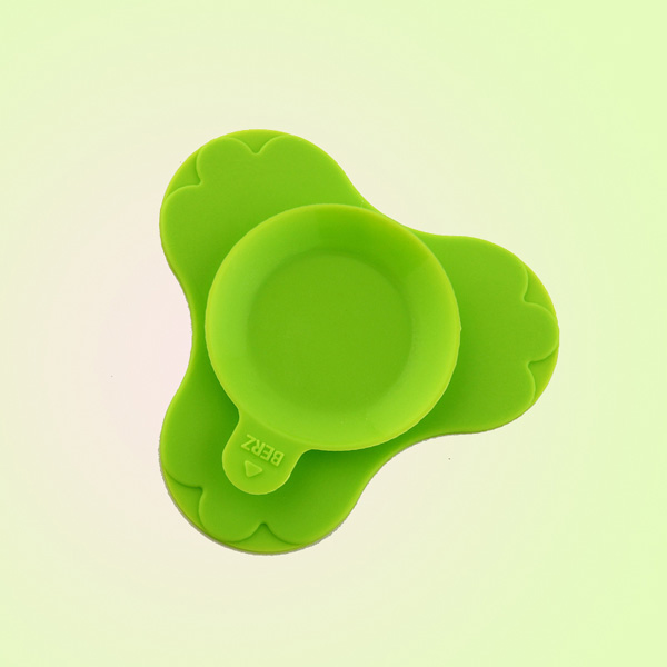 貝氏兒童碗硅膠吸盤(pán)防摔防燙工具綠色.jpg 貝氏兒童碗硅膠吸盤(pán)防摔防燙工具綠色.jpg