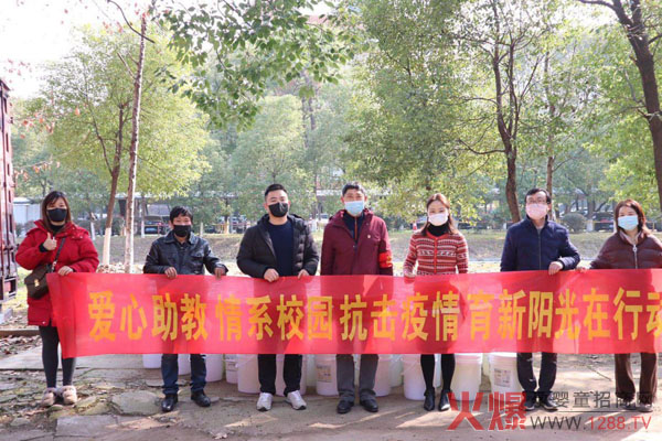 ����Ȼ���F(tu��n)-��������ꖹ�����W(xu��)У ���ľ�ٛ(z��ng)�����н�����10�fԪ�������Y