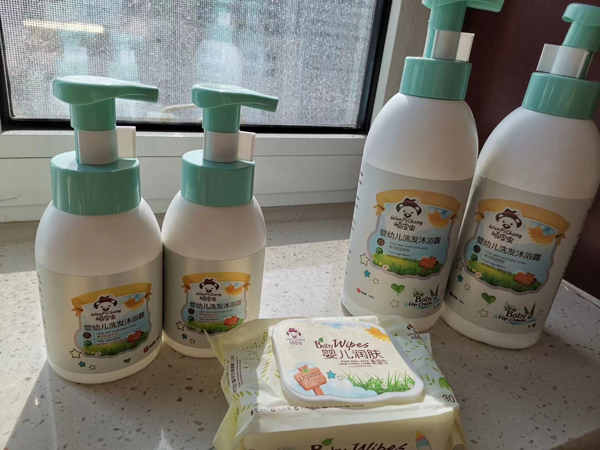 頑皮蟲洗發(fā)沐浴露實(shí)物圖2.jpg