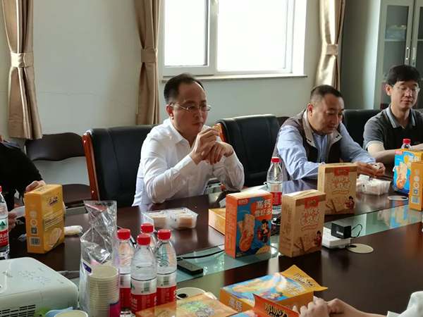 區(qū)委書記張士兆蒞臨秦皇島江洋康達(dá)食品科技有限公司實地進(jìn)行調(diào)研并予以指導(dǎo)1.jpg