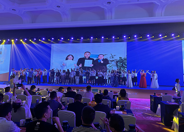 光明致優(yōu)小分子奶粉新品發(fā)布會 (6).jpg 光明致優(yōu)小分子奶粉新品發(fā)布會 (6).jpg