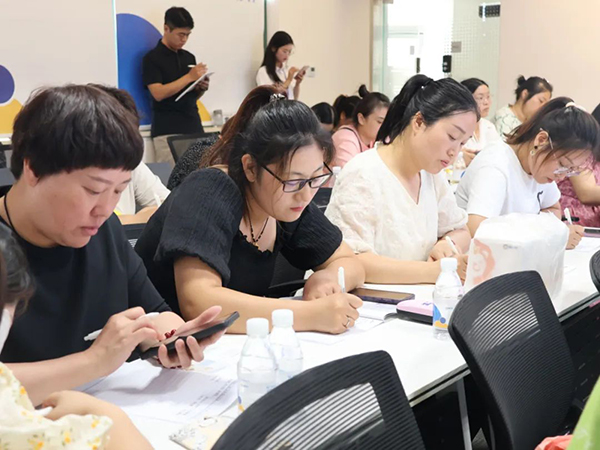 施貝安新模式分享會(huì)(鄭州站)圓滿(mǎn)落幕1.jpg 施貝安新模式分享會(huì)(鄭州站)圓滿(mǎn)落幕1.jpg