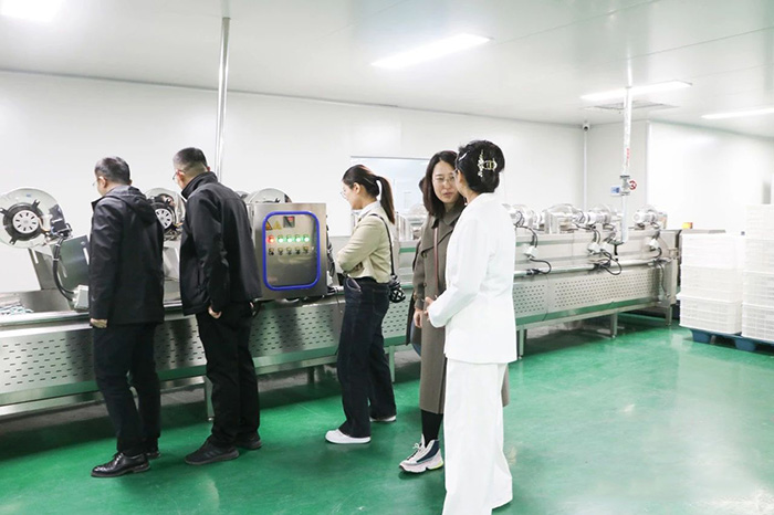 菏澤學(xué)院藥學(xué)院領(lǐng)導(dǎo)蒞臨中舜生物考察指導(dǎo)12.jpg 菏澤學(xué)院藥學(xué)院領(lǐng)導(dǎo)蒞臨中舜生物考察指導(dǎo)12.jpg