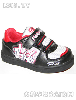 �ƶ��Ҷ���ɫСͯ�\(y��n)��(d��ng)Ь